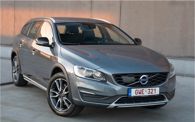 Volvo V60 Cross Country cena 59900 przebieg: 248315, rok produkcji 2017 z Lublin małe 631